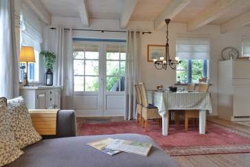Sternschnuppe - Blick vom Sofa auf den Essbereich und die Küchenzeile